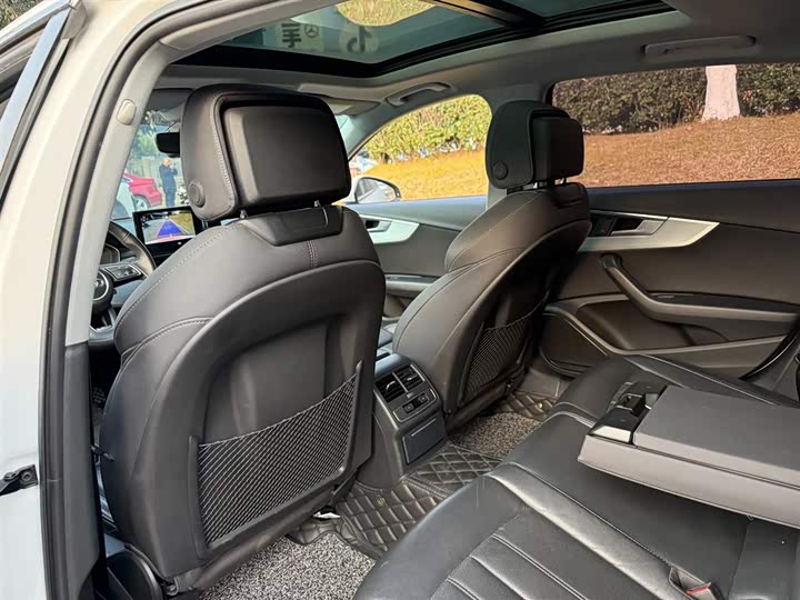 Фото 9 - Audi A4L