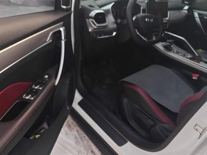 Photo 9 - Geely Coolray