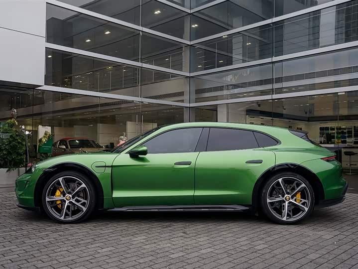 Photo 2 - Porsche Taycan