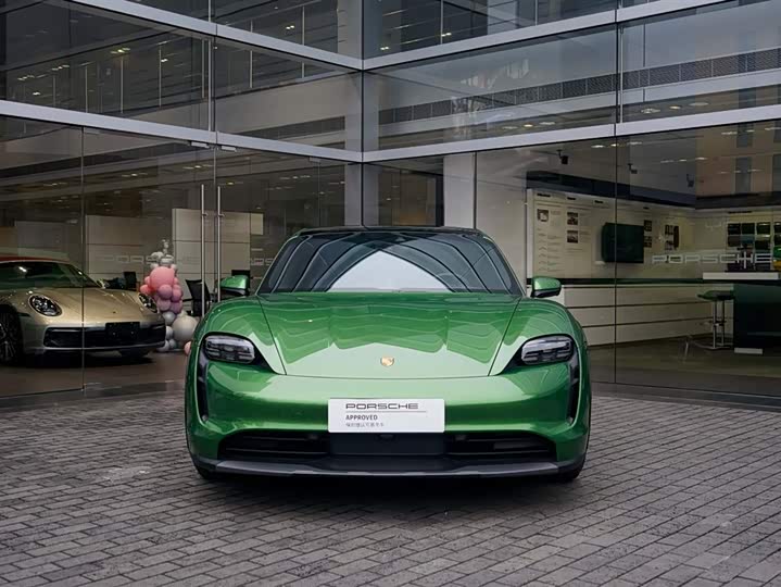 Photo 5 - Porsche Taycan