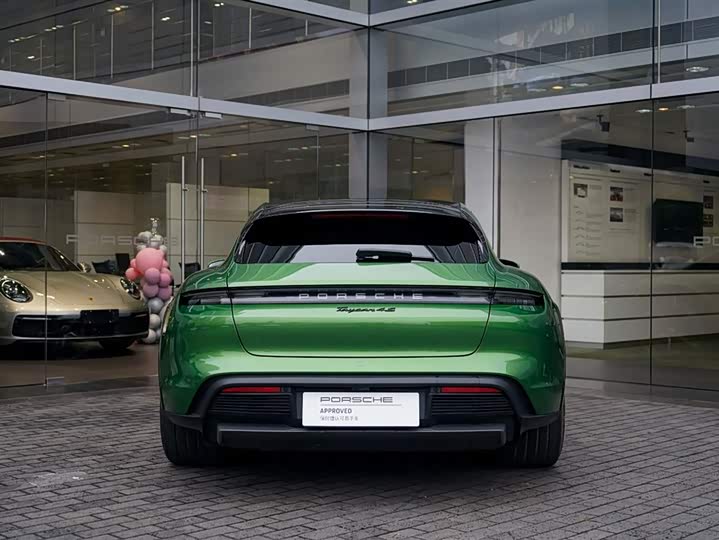 Photo 6 - Porsche Taycan