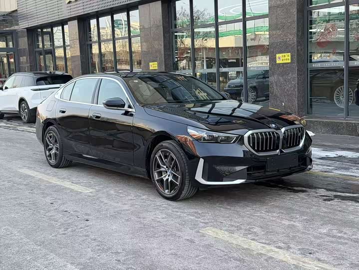 Фото 3 - BMW i5