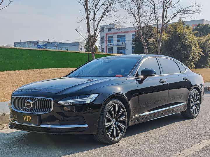 Фото 1 - Volvo S90