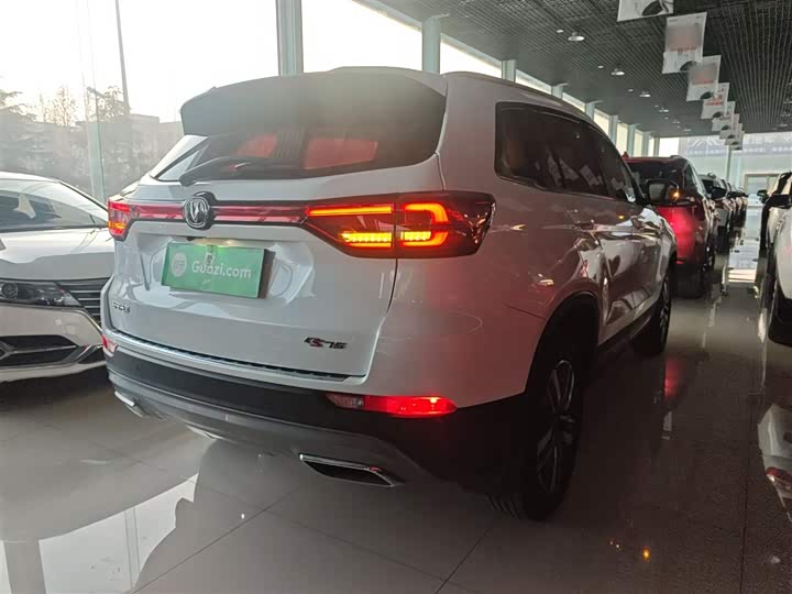 Фото 7 - Changan CS75