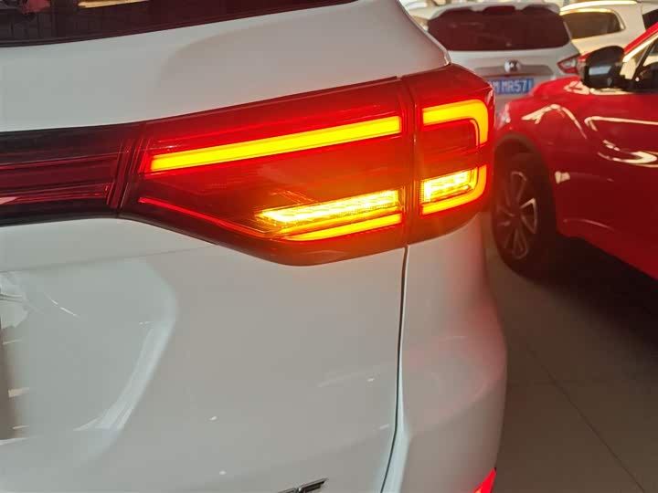 Фото 8 - Changan CS75