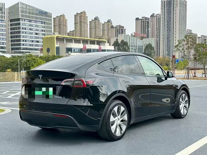 Фото 9 - Tesla Model Y