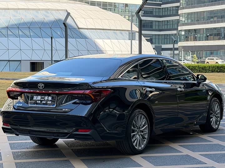 Фото 9 - Toyota Avalon