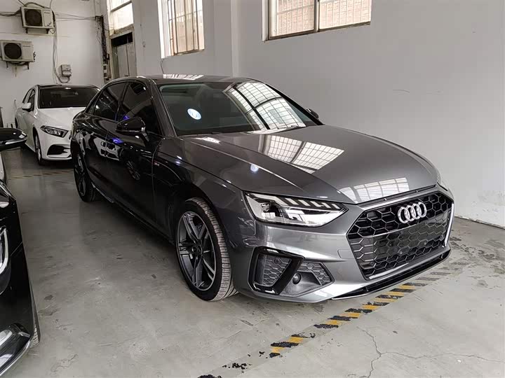 Фото 4 - Audi A4L