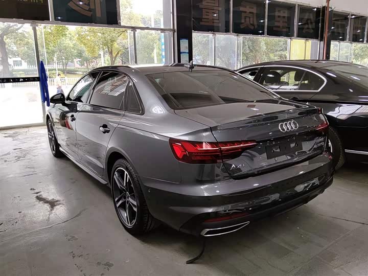Фото 5 - Audi A4L