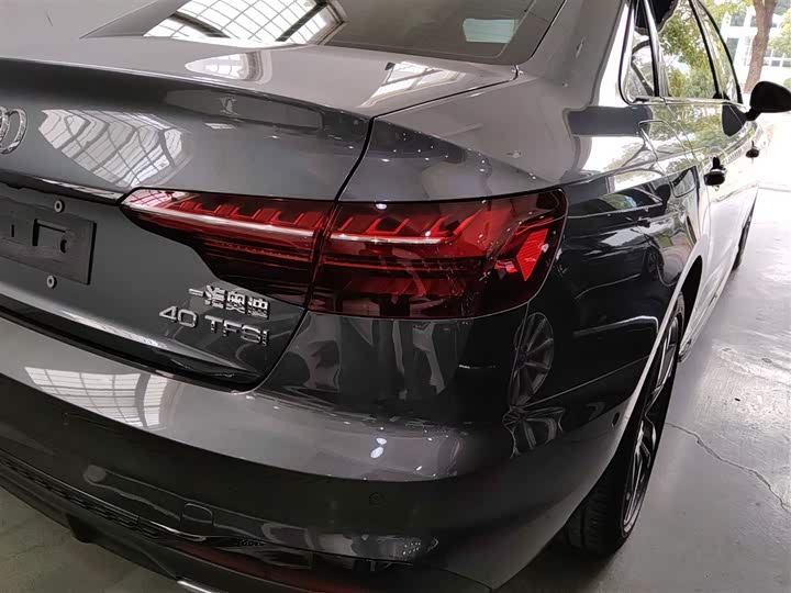 Фото 8 - Audi A4L