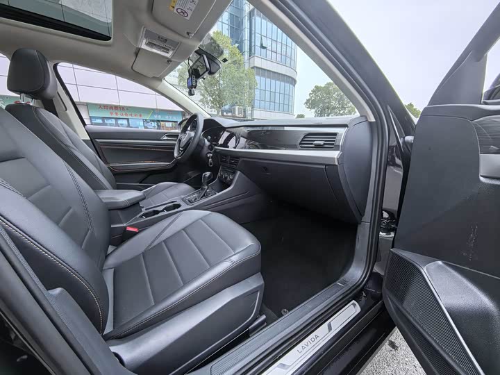 Фото 9 - Volkswagen Lavida