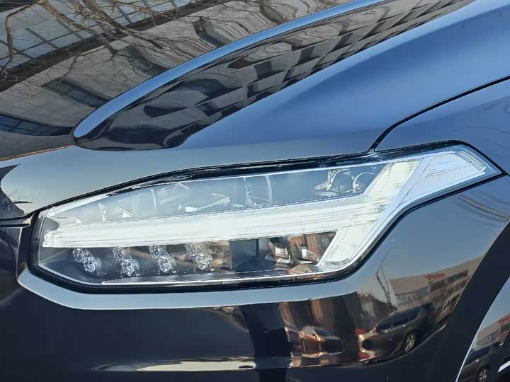 Фото 9 - Volvo XC90