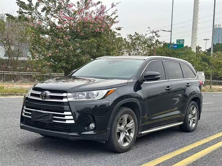 Фото 1 - Toyota Highlander