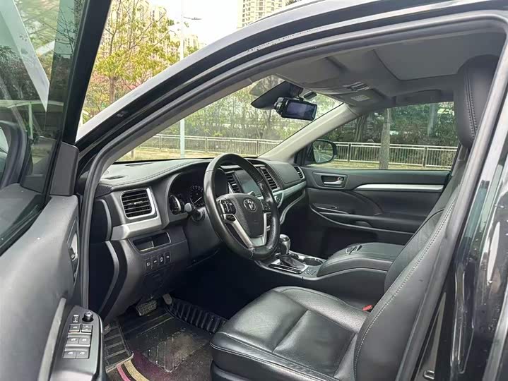 Фото 2 - Toyota Highlander