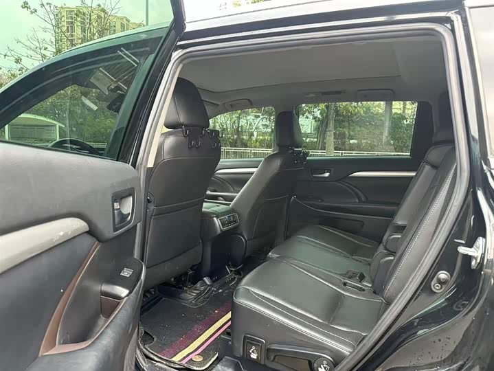 Фото 9 - Toyota Highlander