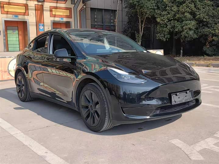 Фото 3 - Tesla Model Y