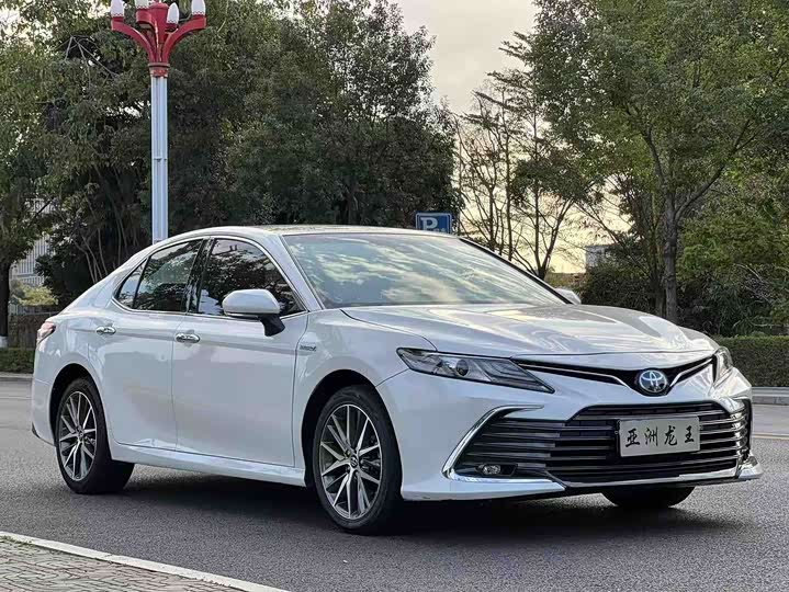 Фото 3 - Toyota Camry