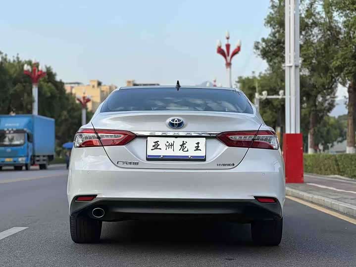 Фото 5 - Toyota Camry