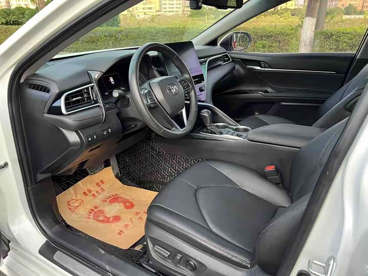 Фото 7 - Toyota Camry