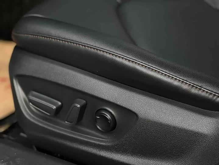 Фото 9 - Toyota Camry