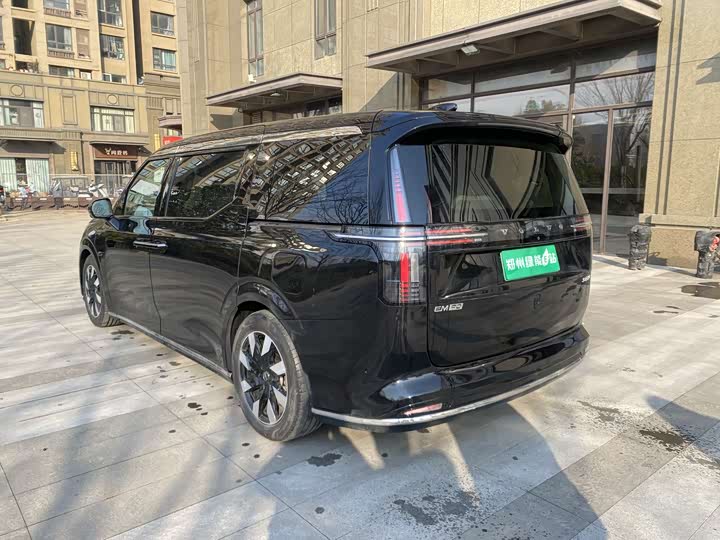 Фото 7 - Volvo EM90