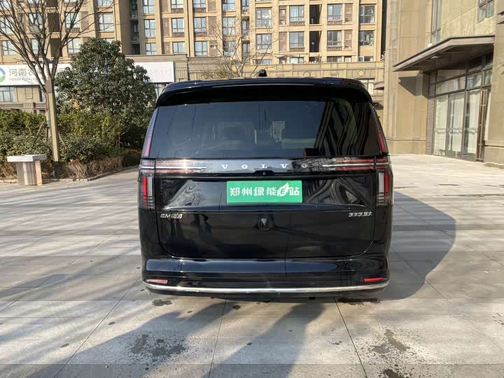 Фото 8 - Volvo EM90