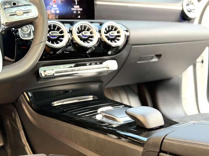 Фото 5 - Mercedes-Benz A-Class