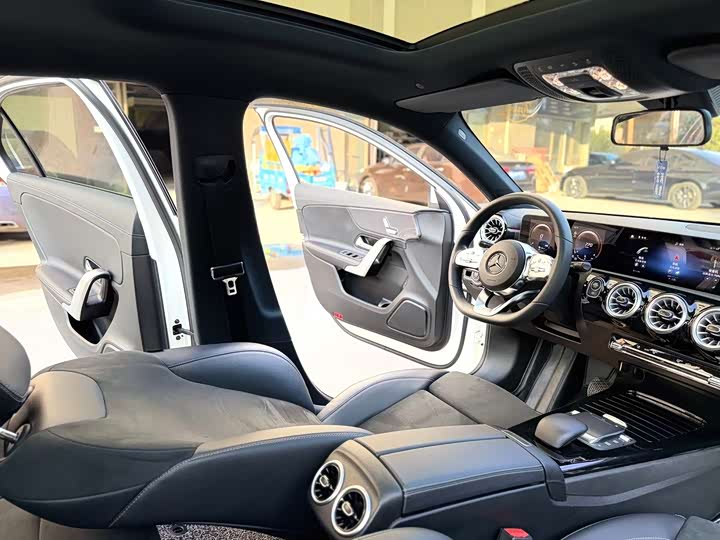 Фото 8 - Mercedes-Benz A-Class