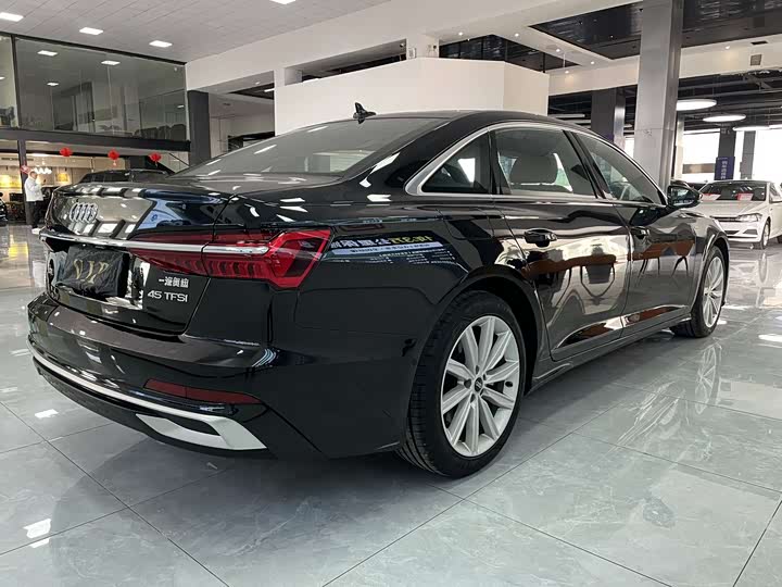 Фото 7 - Audi A6L