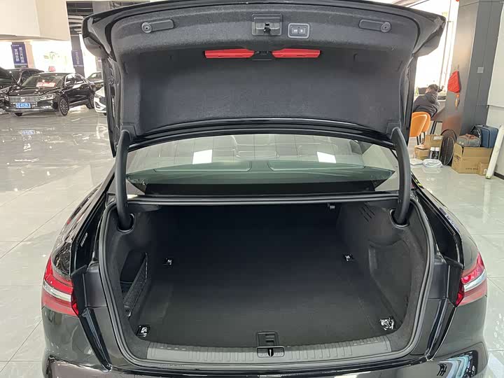 Фото 9 - Audi A6L