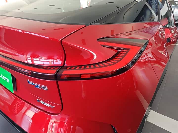 Фото 8 - Toyota bZ5