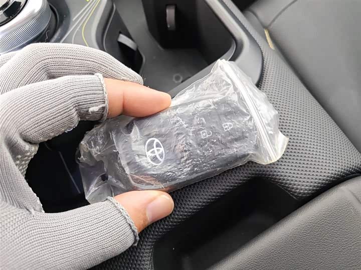 Фото 9 - Toyota bZ5