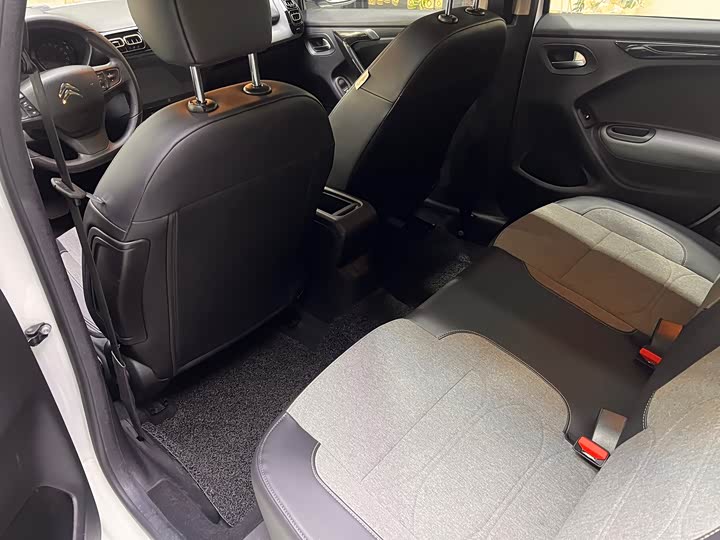 Фото 7 - Citroen C3-XR