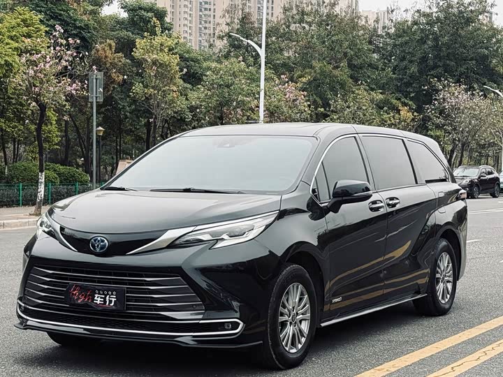 Фото 1 - Toyota Sienna