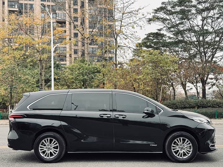 Фото 8 - Toyota Sienna