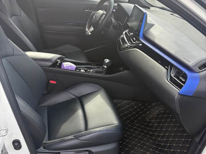 Фото 6 - Toyota C-HR