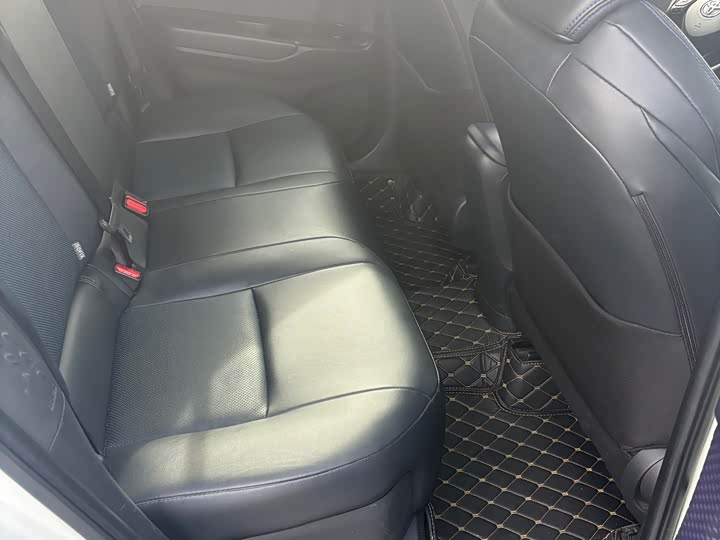 Фото 7 - Toyota C-HR