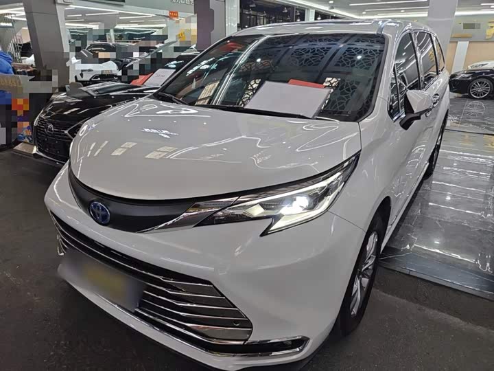 Фото 1 - Toyota Sienna