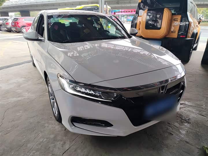 Фото 4 - Honda Accord