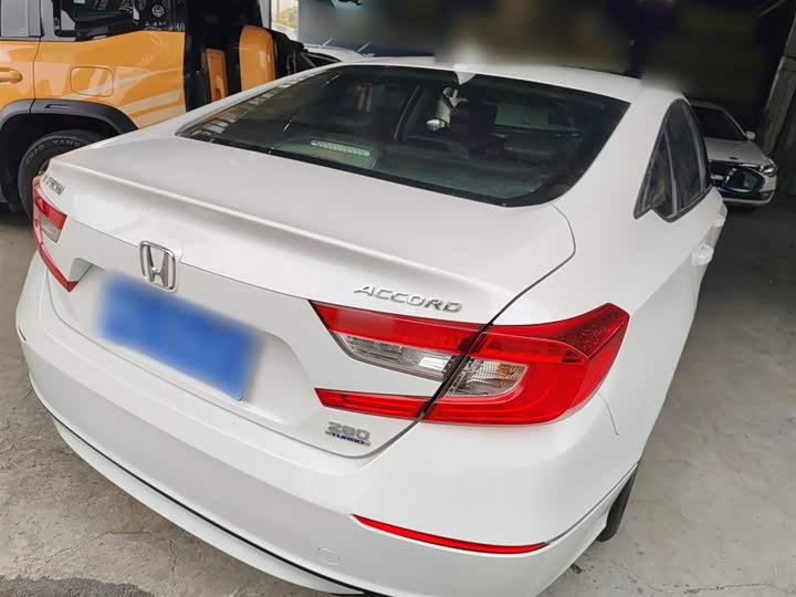 Фото 7 - Honda Accord