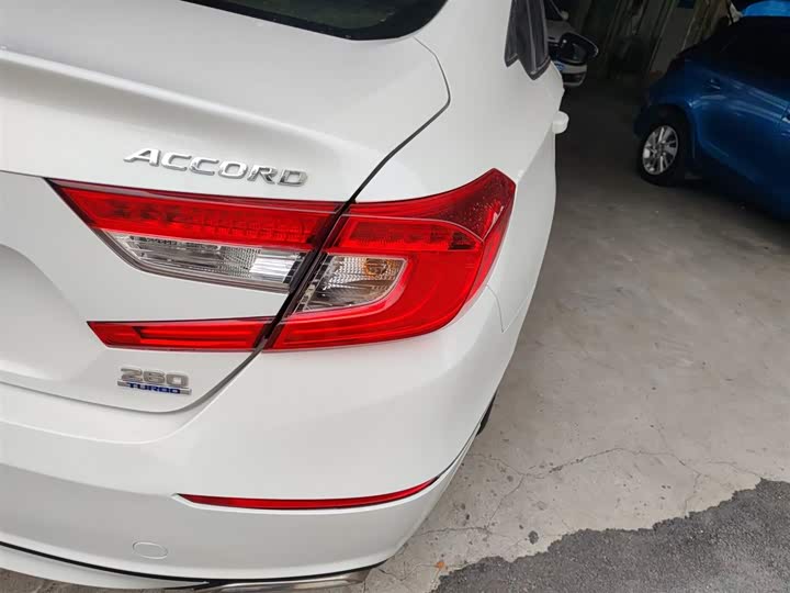 Фото 8 - Honda Accord