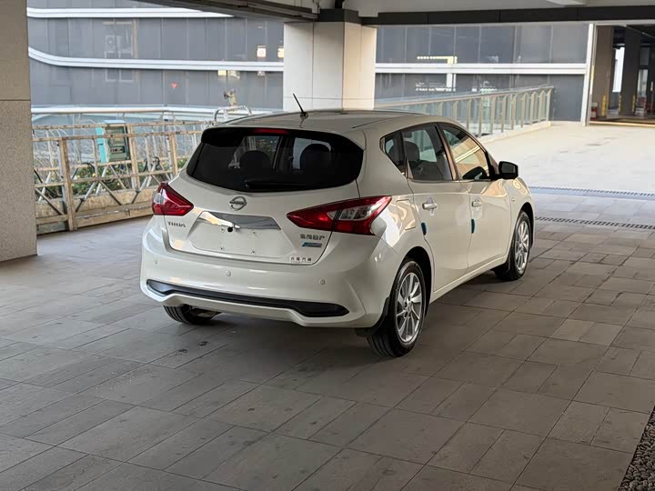 Фото 5 - Nissan Tiida