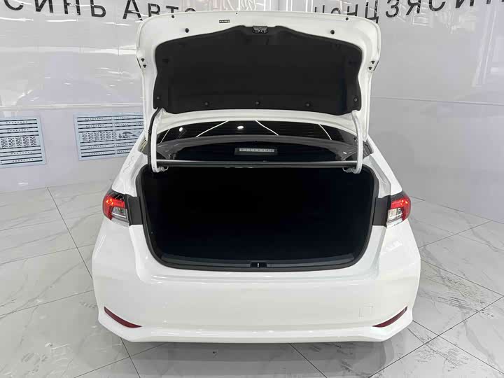 Фото 8 - Toyota Corolla