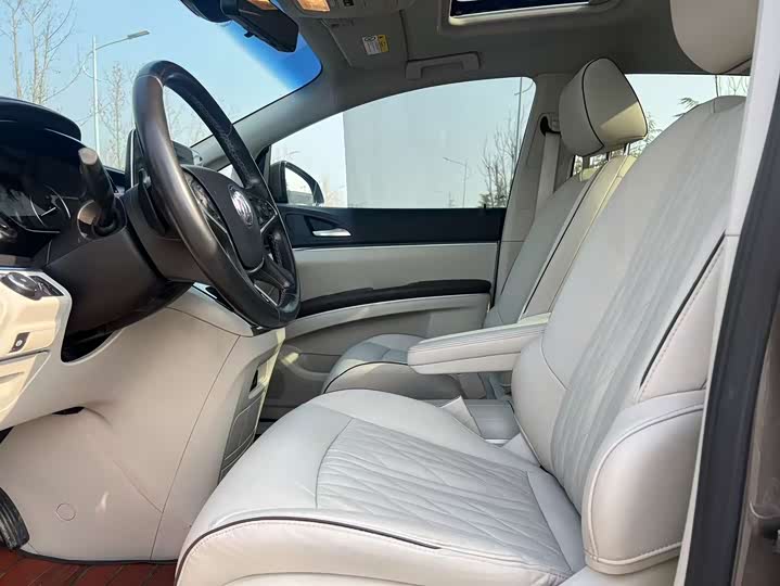 Фото 4 - Buick GL8 ES