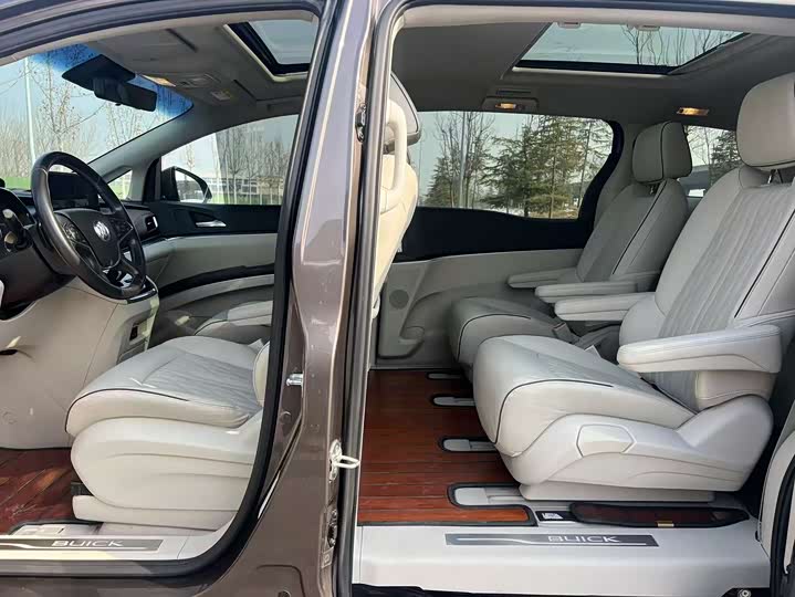 Фото 8 - Buick GL8 ES