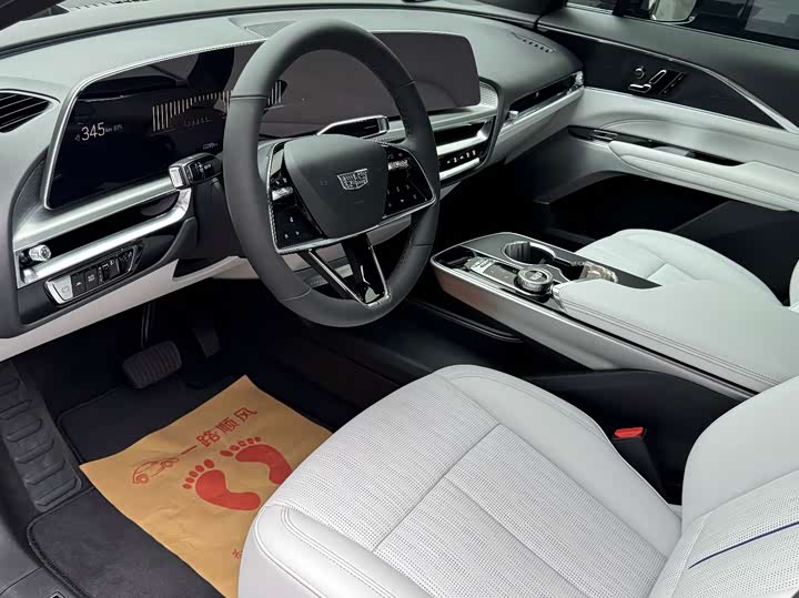 Фото 9 - Cadillac Lyriq