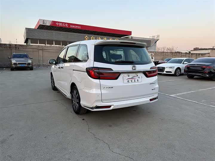 Фото 4 - Honda Odyssey