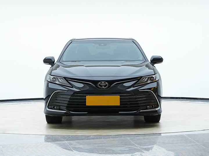 Фото 2 - Toyota Camry