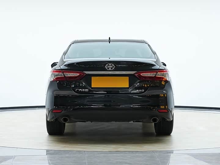 Фото 6 - Toyota Camry