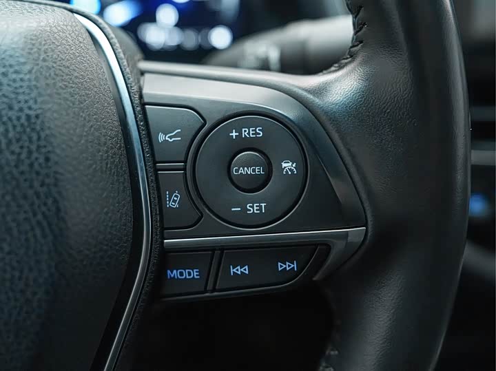 Фото 9 - Toyota Camry